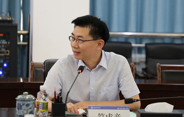 学校党委副书记、关工委主任符成彦主持关工委工作会议