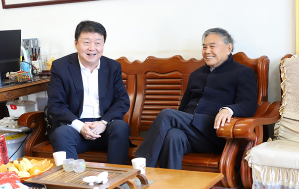 党委书记陈锐慰问老同志