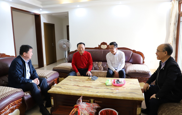 党委书记陈锐慰问老同志